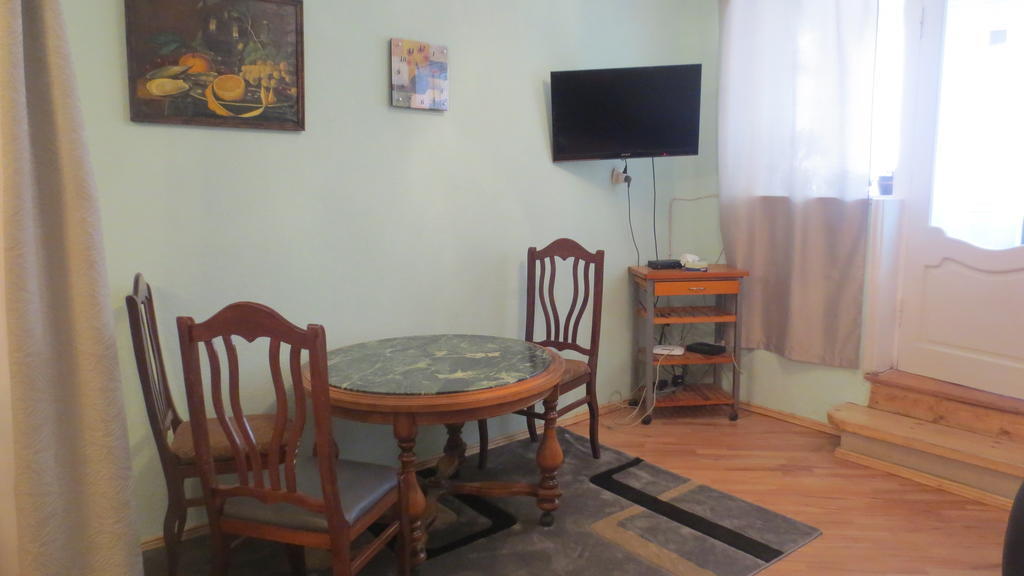 Evrika Apartments On Rustaveli Avenue Tbilisi Quarto foto